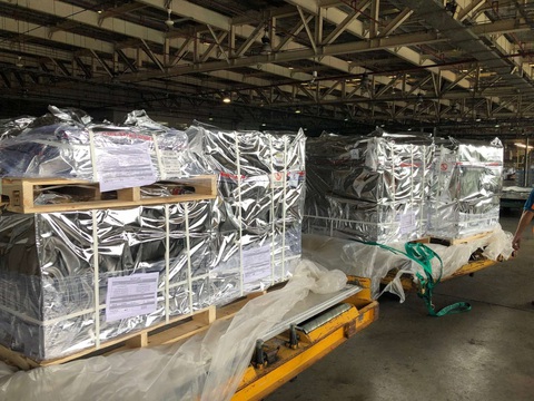 100.000 lọ thuốc điều trị COVID-19 về đến Việt Nam - Ảnh 1. 100.000 lọ thuốc điều trị COVID-19 về đến Việt Nam - Ảnh 1.