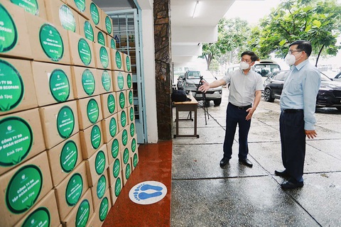 100.000 lọ thuốc điều trị COVID-19 về đến Việt Nam - Ảnh 2. 100.000 lọ thuốc điều trị COVID-19 về đến Việt Nam - Ảnh 2.