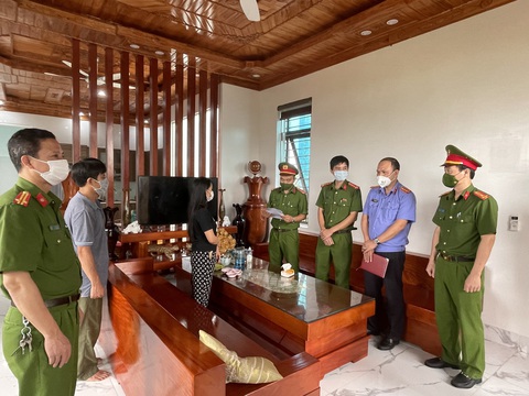 Bắt tạm giam bị can có hành vi giết người ở vùng giãn cách phòng chống COVID-19 - Ảnh 1. Bắt tạm giam bị can có hành vi giết người ở vùng giãn cách phòng chống COVID-19 - Ảnh 1.