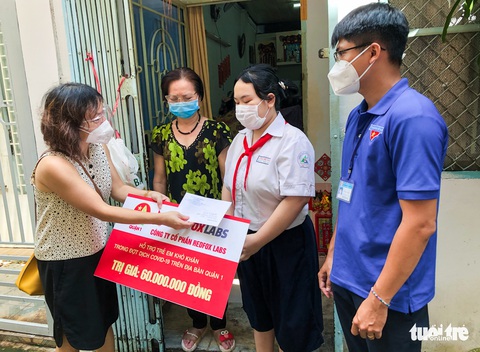 Chung tay hỗ trợ trẻ mồ côi: Xót xa khi thấy các bé chỉ trạc tuổi con mình - Ảnh 2. Chung tay hỗ trợ trẻ mồ côi: Xót xa khi thấy các bé chỉ trạc tuổi con mình - Ảnh 2.