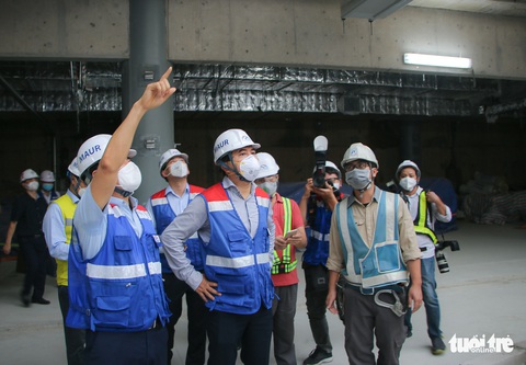 Thứ trưởng Bộ Xây dựng kiểm tra công trường nhà ga metro Bến Thành - Ảnh 1. Thứ trưởng Bộ Xây dựng kiểm tra công trường nhà ga metro Bến Thành - Ảnh 1.