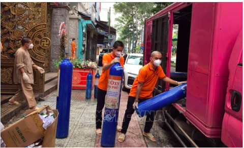 Tăng ni, Phật tử TP.HCM đồng hành với bệnh nhân COVID-19 - Ảnh 1. Tăng ni, Phật tử TP.HCM đồng hành với bệnh nhân COVID-19 - Ảnh 1.