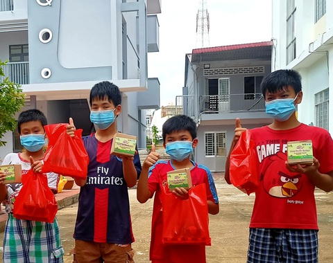 Hơn 850 phần quà bánh Trung thu cho trẻ em mồ côi TP Cần Thơ - Ảnh 1. Hơn 850 phần quà bánh Trung thu cho trẻ em mồ côi TP Cần Thơ - Ảnh 1.