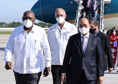 Chủ tịch nước Nguyễn Xuân Phúc đến La Habana, bắt đầu thăm chính thức Cuba - Ảnh 2. Chủ tịch nước Nguyễn Xuân Phúc đến La Habana, bắt đầu thăm chính thức Cuba - Ảnh 2.