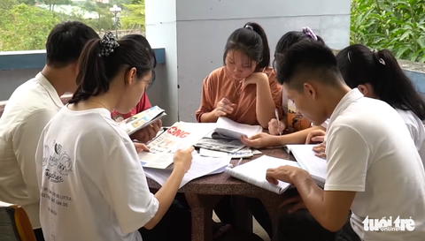 36 học sinh nội trú đỗ đại học từ 30 điểm, hiệu trưởng khẳng định học thật - Ảnh 1. 36 học sinh nội trú đỗ đại học từ 30 điểm, hiệu trưởng khẳng định học thật - Ảnh 1.