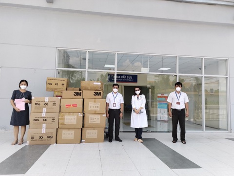 EVNHCMC trao tặng vật tư y tế cho Bệnh viện truyền máu huyết học TP.HCM - Ảnh 1. EVNHCMC trao tặng vật tư y tế cho Bệnh viện truyền máu huyết học TP.HCM - Ảnh 1.