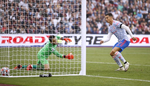 Ronaldo lập công, De Gea cản phạt đền giúp Man Utd ngược dòng kịch tính - Ảnh 3. Ronaldo lập công, De Gea cản phạt đền giúp Man Utd ngược dòng kịch tính - Ảnh 3.