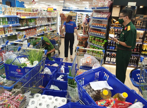 Giao hàng gặp khó, bán hàng online quá tải, siêu thị đang tìm cách - Ảnh 1. Giao hàng gặp khó, bán hàng online quá tải, siêu thị đang tìm cách - Ảnh 1.