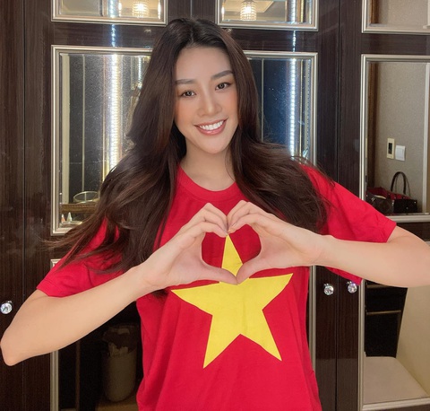 Việt Hương bức xúc vì bức hình cắt ghép cô khóc lóc bên ảnh Phi Nhung - Ảnh 2. Việt Hương bức xúc vì bức hình cắt ghép cô khóc lóc bên ảnh Phi Nhung - Ảnh 2.