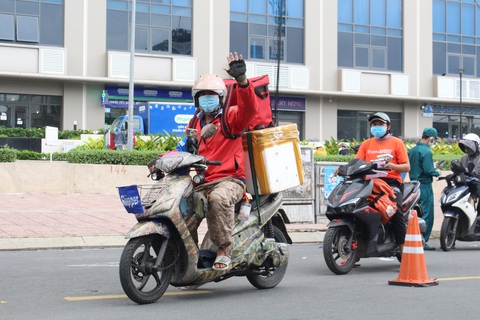 Gỡ quota số shipper từng hãng, lượng shipper liên quận tăng mạnh - Ảnh 2. Gỡ quota số shipper từng hãng, lượng shipper liên quận tăng mạnh - Ảnh 2.
