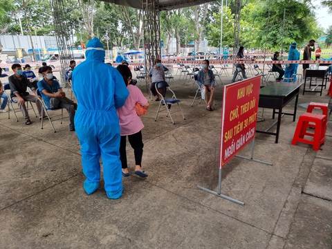 Bình Dương bắt đầu tiêm 1 triệu liều vắc xin Sinopharm - Ảnh 8. Bình Dương bắt đầu tiêm 1 triệu liều vắc xin Sinopharm - Ảnh 8.