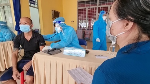 Bình Dương bắt đầu tiêm 1 triệu liều vắc xin Sinopharm - Ảnh 4. Bình Dương bắt đầu tiêm 1 triệu liều vắc xin Sinopharm - Ảnh 4.
