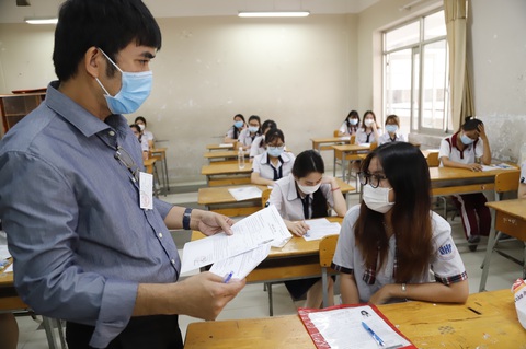 Coi chừng vỡ mộng vì điểm sàn - Ảnh 1. Coi chừng vỡ mộng vì điểm sàn - Ảnh 1.