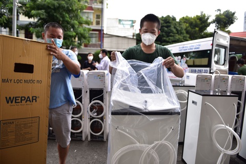 144 máy lọc nước chi viện cho 3 bệnh viện điều trị COVID-19 - Ảnh 3. 144 máy lọc nước chi viện cho 3 bệnh viện điều trị COVID-19 - Ảnh 3.