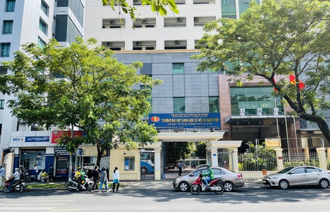 Đại học thực hiện chương trình Vắc xin tinh thần cho người dân - Ảnh 1. Đại học thực hiện chương trình Vắc xin tinh thần cho người dân - Ảnh 1.