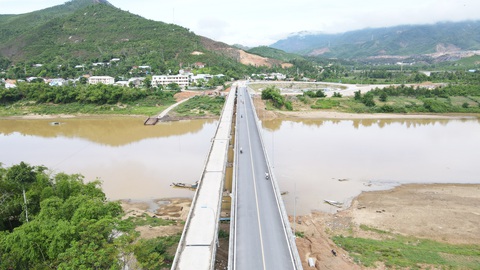 Thêm cây cầu Nông Sơn nối đôi bờ sông Thu Bồn - Ảnh 1. Thêm cây cầu Nông Sơn nối đôi bờ sông Thu Bồn - Ảnh 1.