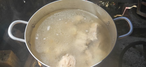 Bánh canh bột mì nấu nước xương ống ăn cùng chả cá - Ảnh 6. Bánh canh bột mì nấu nước xương ống ăn cùng chả cá - Ảnh 6.