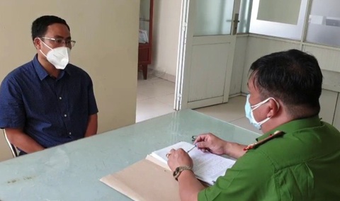 Người đàn ông quậy ở siêu thị quận 7 xài thẻ thiện nguyện... hết hạn của bạn - Ảnh 1. Người đàn ông quậy ở siêu thị quận 7 xài thẻ thiện nguyện... hết hạn của bạn - Ảnh 1.