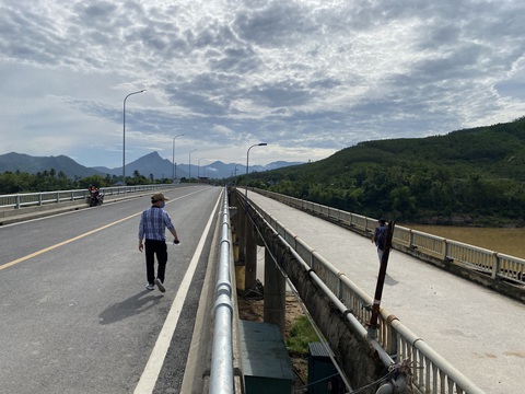 Thêm cây cầu Nông Sơn nối đôi bờ sông Thu Bồn - Ảnh 2. Thêm cây cầu Nông Sơn nối đôi bờ sông Thu Bồn - Ảnh 2.