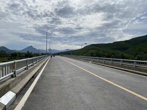 Thêm cây cầu Nông Sơn nối đôi bờ sông Thu Bồn - Ảnh 3. Thêm cây cầu Nông Sơn nối đôi bờ sông Thu Bồn - Ảnh 3.