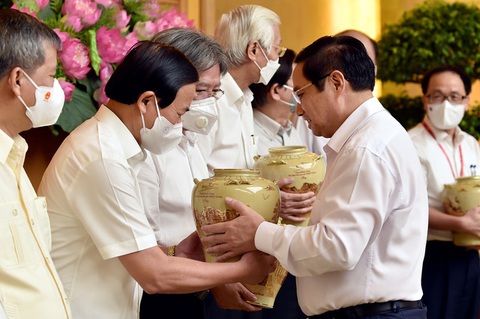 Giãn cách xã hội gây nhiều khó khăn, Chính phủ hiểu và chia sẻ với những phiền toái của người dân - Ảnh 1. Giãn cách xã hội gây nhiều khó khăn, Chính phủ hiểu và chia sẻ với những phiền toái của người dân - Ảnh 1.