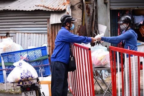 Nhiều shipper chạy hết công suất, vẫn khó đặt được đơn hàng do ít tài xế - Ảnh 1. Nhiều shipper chạy hết công suất, vẫn khó đặt được đơn hàng do ít tài xế - Ảnh 1.