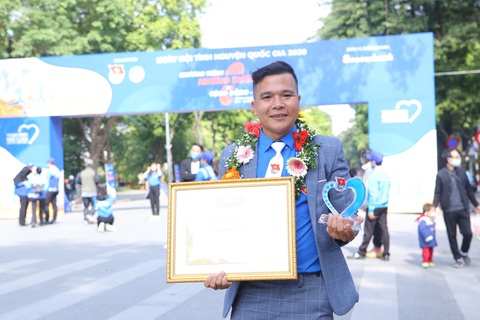 Hành trình thiện nguyện của Đức - Ảnh 1. Hành trình thiện nguyện của Đức - Ảnh 1.