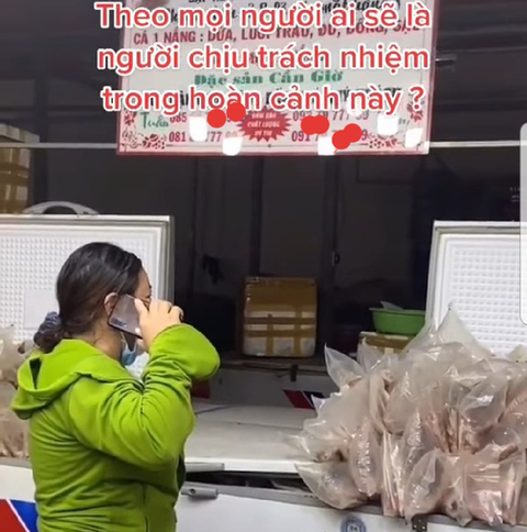 Hàng tấn hàng hư hỏng vì tủ đông mất điện, thương nhân đề nghị chợ Bình Điền bồi thường - Ảnh 1. Hàng tấn hàng hư hỏng vì tủ đông mất điện, thương nhân đề nghị chợ Bình Điền bồi thường - Ảnh 1.