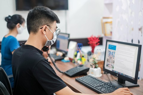 Nhập học đại học: Gặp khó với yêu cầu gởi hồ sơ, giấy tờ qua bưu điện - Ảnh 1. Nhập học đại học: Gặp khó với yêu cầu gởi hồ sơ, giấy tờ qua bưu điện - Ảnh 1.