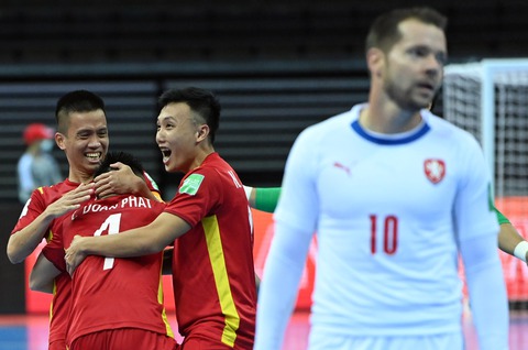 Tuyệt vời futsal Việt Nam! - Ảnh 1. Tuyệt vời futsal Việt Nam! - Ảnh 1.
