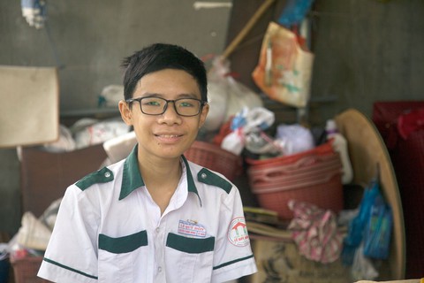 Nghị lực đáng nể của chàng trai 10 điểm hóa học - Ảnh 1. Nghị lực đáng nể của chàng trai 10 điểm hóa học - Ảnh 1.