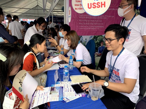 Đại học KHXH&NV TP.HCM ưu tiên học bổng cho tân sinh viên mồ côi do COVID-19 - Ảnh 1. Đại học KHXH&NV TP.HCM ưu tiên học bổng cho tân sinh viên mồ côi do COVID-19 - Ảnh 1.