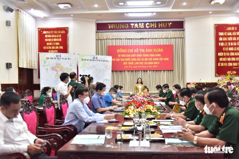 Phó chủ tịch nước Võ Thị Ánh Xuân thăm, làm việc tại Quân khu 9 - Ảnh 1. Phó chủ tịch nước Võ Thị Ánh Xuân thăm, làm việc tại Quân khu 9 - Ảnh 1.