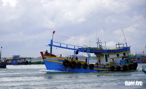 Vũng Tàu: Hàng chục tàu hậu cần ra biển tiếp tế ngư dân - Ảnh 1. Vũng Tàu: Hàng chục tàu hậu cần ra biển tiếp tế ngư dân - Ảnh 1.