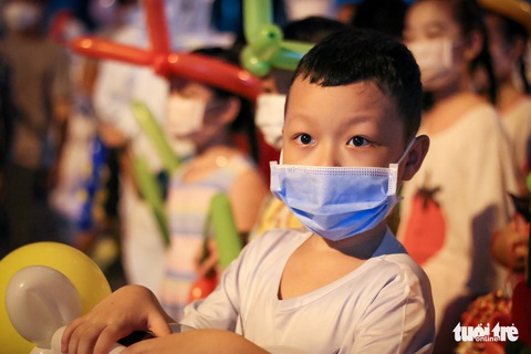 34 em nhỏ nhún nhảy tận hưởng Đêm hội trăng rằm tại Bệnh viện Trưng Vương - Ảnh 6. 34 em nhỏ nhún nhảy tận hưởng Đêm hội trăng rằm tại Bệnh viện Trưng Vương - Ảnh 6.