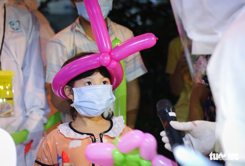 34 em nhỏ nhún nhảy tận hưởng Đêm hội trăng rằm tại Bệnh viện Trưng Vương - Ảnh 3. 34 em nhỏ nhún nhảy tận hưởng Đêm hội trăng rằm tại Bệnh viện Trưng Vương - Ảnh 3.