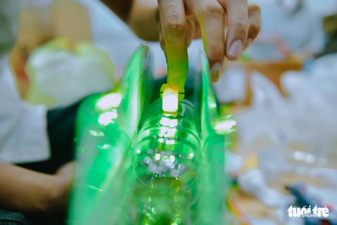 Chị Hằng, chú Cuội trong bộ đồ bảo hộ xanh - Ảnh 6. Chị Hằng, chú Cuội trong bộ đồ bảo hộ xanh - Ảnh 6.