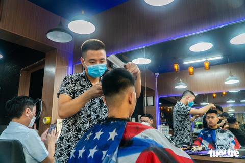 Hà Nội mở lại nhiều dịch vụ từ ngày 21-9, có cắt tóc, gội đầu... - Ảnh 1. Hà Nội mở lại nhiều dịch vụ từ ngày 21-9, có cắt tóc, gội đầu... - Ảnh 1.