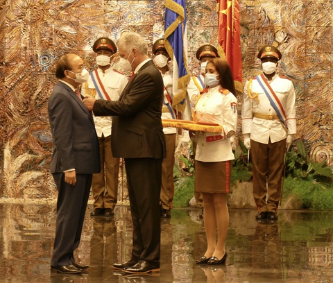 Chủ tịch nước Nguyễn Xuân Phúc: Việt Nam - Cuba đoàn kết, nhất định thắng - Ảnh 1. Chủ tịch nước Nguyễn Xuân Phúc: Việt Nam - Cuba đoàn kết, nhất định thắng - Ảnh 1.