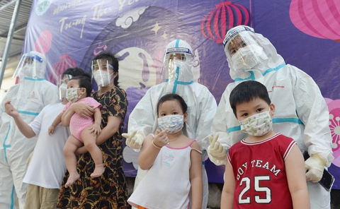 Đêm Trung thu ở bệnh viện dã chiến - Ảnh 1. Đêm Trung thu ở bệnh viện dã chiến - Ảnh 1.