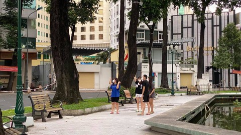 Sao lại bung xõa với 5K? - Ảnh 1. Sao lại bung xõa với 5K? - Ảnh 1.