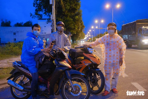 Quy định mới về việc ra vào TP Đà Nẵng vừa áp dụng có quá khắt khe? - Ảnh 1. Quy định mới về việc ra vào TP Đà Nẵng vừa áp dụng có quá khắt khe? - Ảnh 1.
