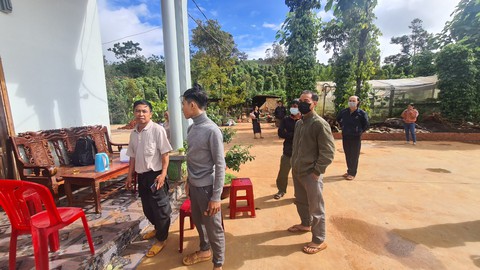 Tổ chức chặn, vây đánh dân như xã hội đen có phải từ mâu thuẫn thi công điện gió? - Ảnh 1. Tổ chức chặn, vây đánh dân như xã hội đen có phải từ mâu thuẫn thi công điện gió? - Ảnh 1.