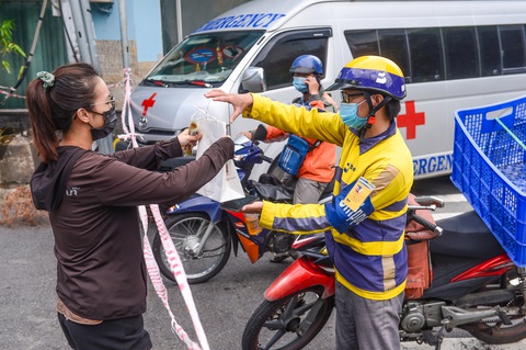 Ứng dụng đầu tiên công bố tổ chức xét nghiệm riêng cho shipper - Ảnh 1. Ứng dụng đầu tiên công bố tổ chức xét nghiệm riêng cho shipper - Ảnh 1.