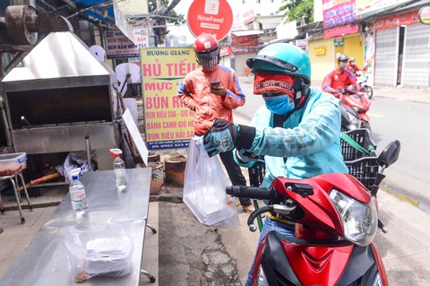 Lời tâm sự của người buôn bán trước bộ tiêu chí mở lại cửa hàng - Ảnh 1. Lời tâm sự của người buôn bán trước bộ tiêu chí mở lại cửa hàng - Ảnh 1.