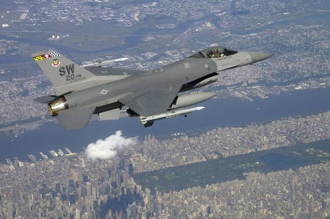 Máy bay vào không phận cấm ở New York, F-16 của Mỹ phải xuất kích - Ảnh 1. Máy bay vào không phận cấm ở New York, F-16 của Mỹ phải xuất kích - Ảnh 1.