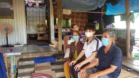 Những đứa con miền Tây chật vật nuôi dưỡng ước mơ giảng đường - Ảnh 2. Những đứa con miền Tây chật vật nuôi dưỡng ước mơ giảng đường - Ảnh 2.