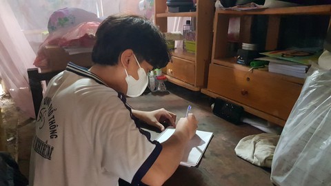 Những đứa con miền Tây chật vật nuôi dưỡng ước mơ giảng đường - Ảnh 3. Những đứa con miền Tây chật vật nuôi dưỡng ước mơ giảng đường - Ảnh 3.