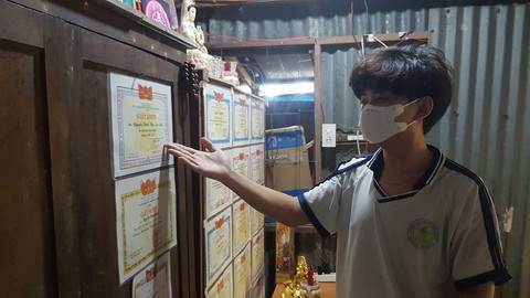 Những đứa con miền Tây chật vật nuôi dưỡng ước mơ giảng đường - Ảnh 4. Những đứa con miền Tây chật vật nuôi dưỡng ước mơ giảng đường - Ảnh 4.