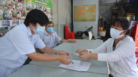 UBND TP.HCM trình HĐND TP thông qua gói hỗ trợ đợt 3 cho hơn 7,3 triệu người - Ảnh 1. UBND TP.HCM trình HĐND TP thông qua gói hỗ trợ đợt 3 cho hơn 7,3 triệu người - Ảnh 1.